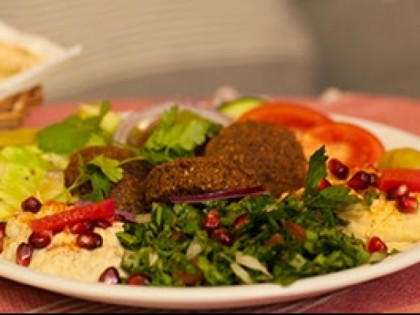 Фото: MAKE Falafel NOT WAR